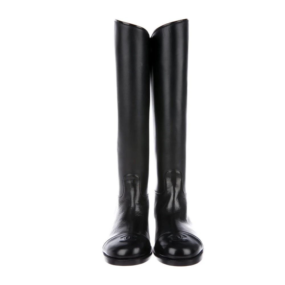 CHANEL
2020 Interlocking CC Logo Riding Boots